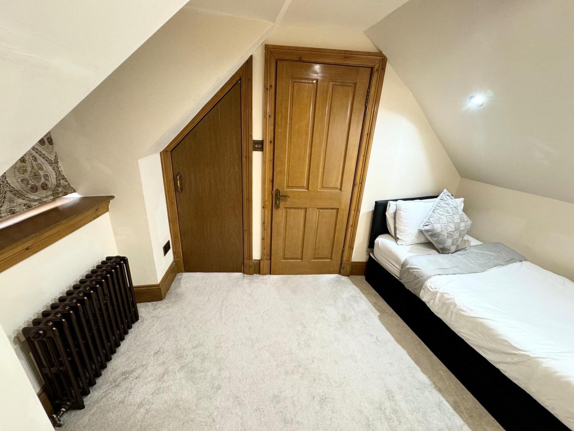 2-bed Sleeps 4 10 Mins To Centre Holiday home